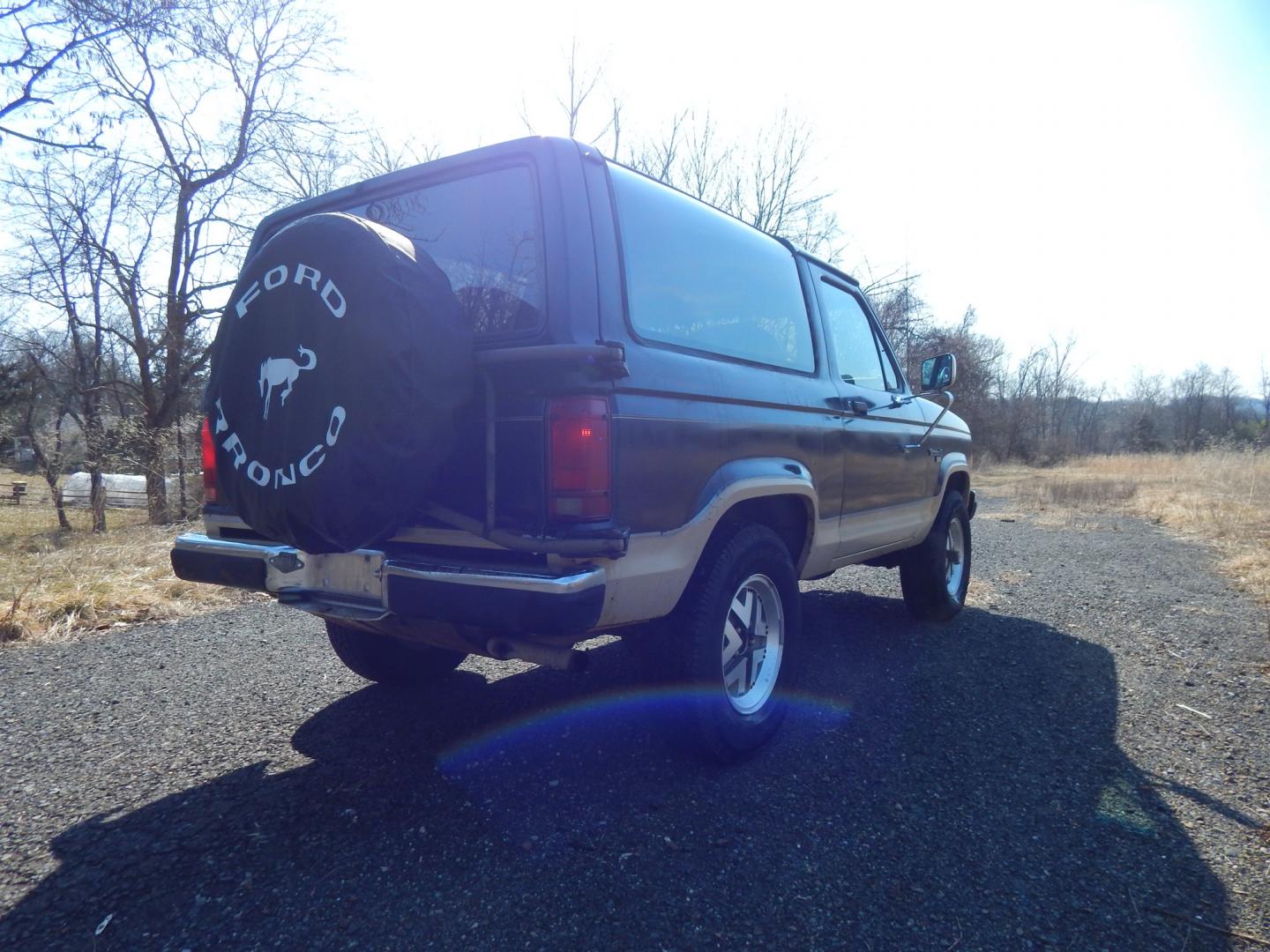 1988 Blue /Tan Ford Bronco II 4WD (1FMCU14T6JU) with an 2.9L V6 OHV 12V engine, 4-Speed Automatic Overdrive transmission, located at 6528 Lower York Road, New Hope, PA, 18938, (215) 862-9555, 40.358707, -74.977882 - Here we have a 1988 Ford Bronco 2 with a 2.9L V6 putting power to a 4x4 automatic transmission. Options include: tan cloth interior, heat/AC, XD Vision radio, power windows, cruise control, tilt steering wheel, front/rear defrost windows, spare tire cover, 15 inch alloy wheels with 4 Solarus AP tire - Photo#17